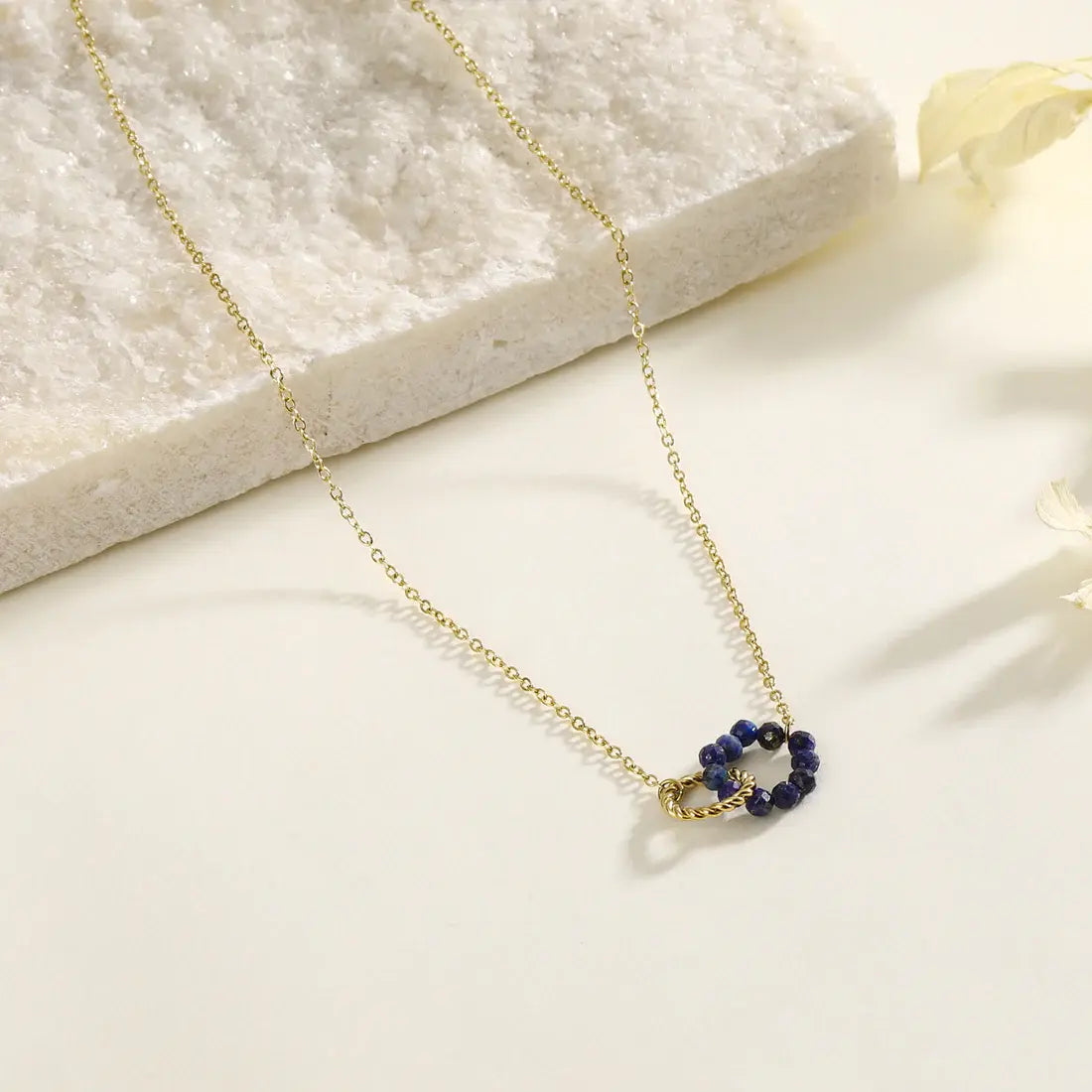 Collier chaîne dorée avec pendentif rond à perles Lina shop