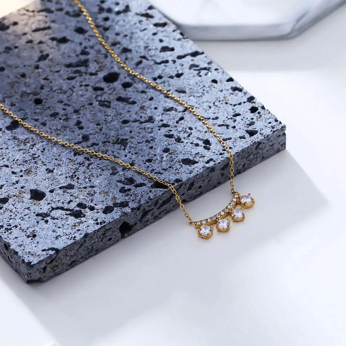 Collier chaine dorée strass Lina shop