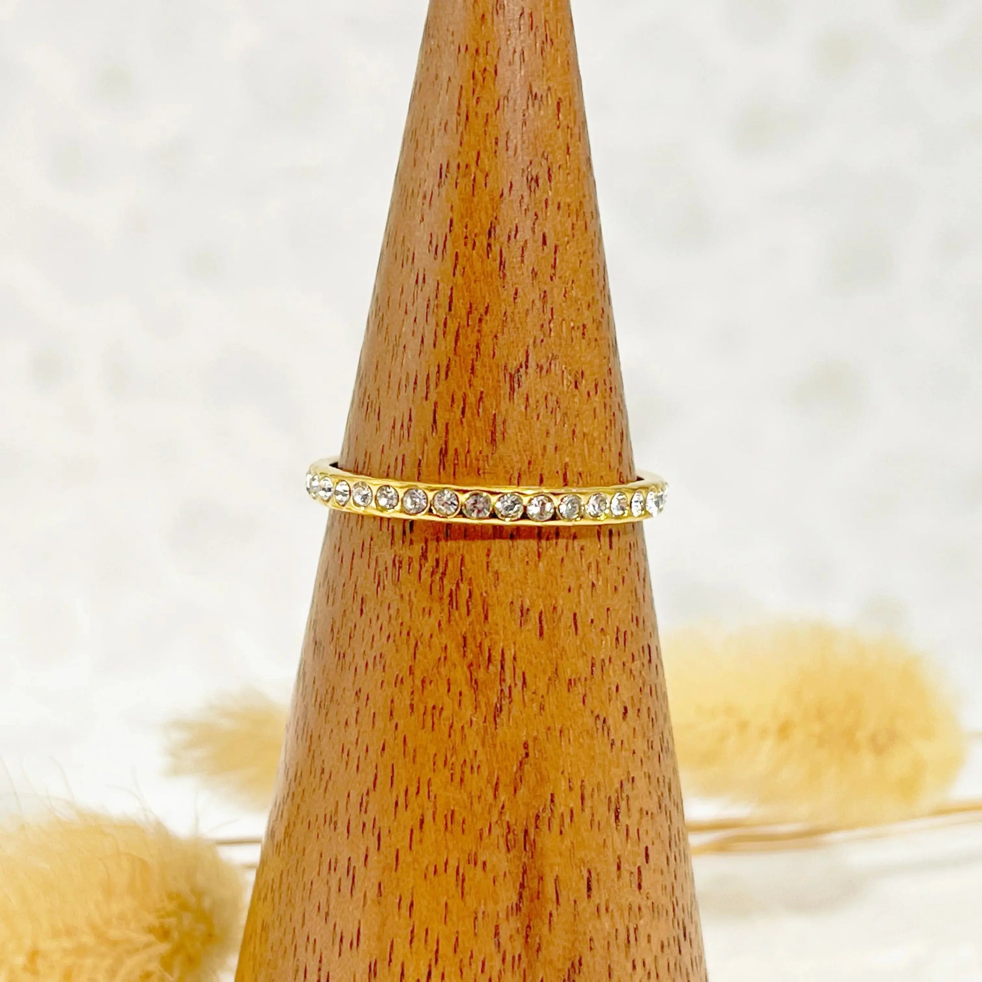 Bague ajustable simple dorée entourée de strass Lina shop