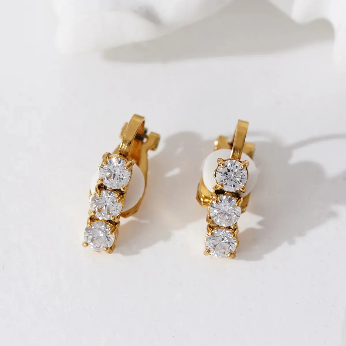 Boucle d'oreille triple strass dorée Lina shop