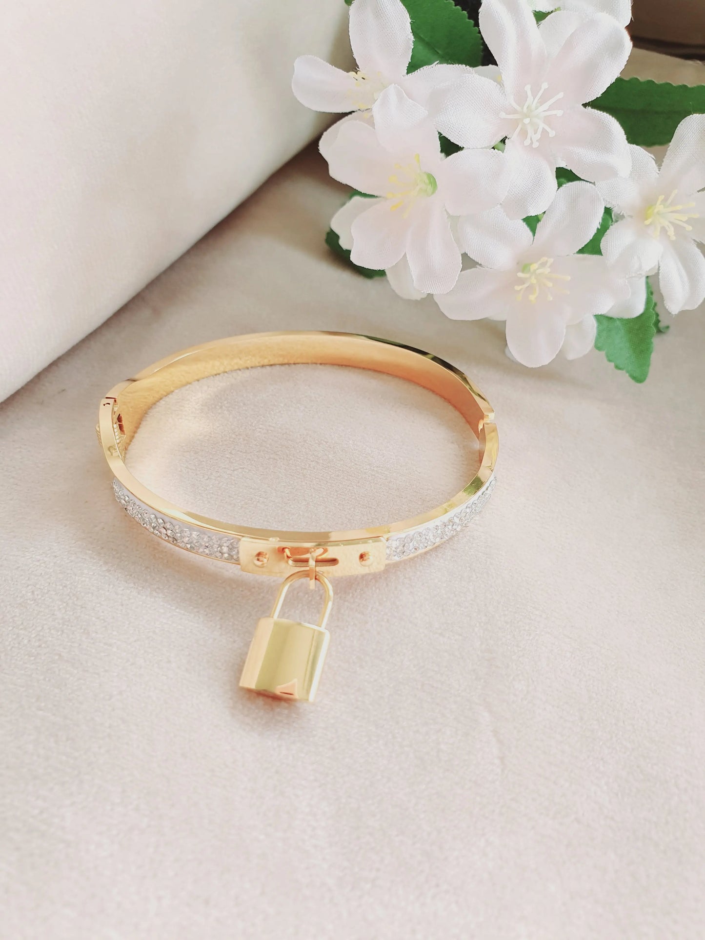 Bracelet avec cristaux et cadenas Lina shop