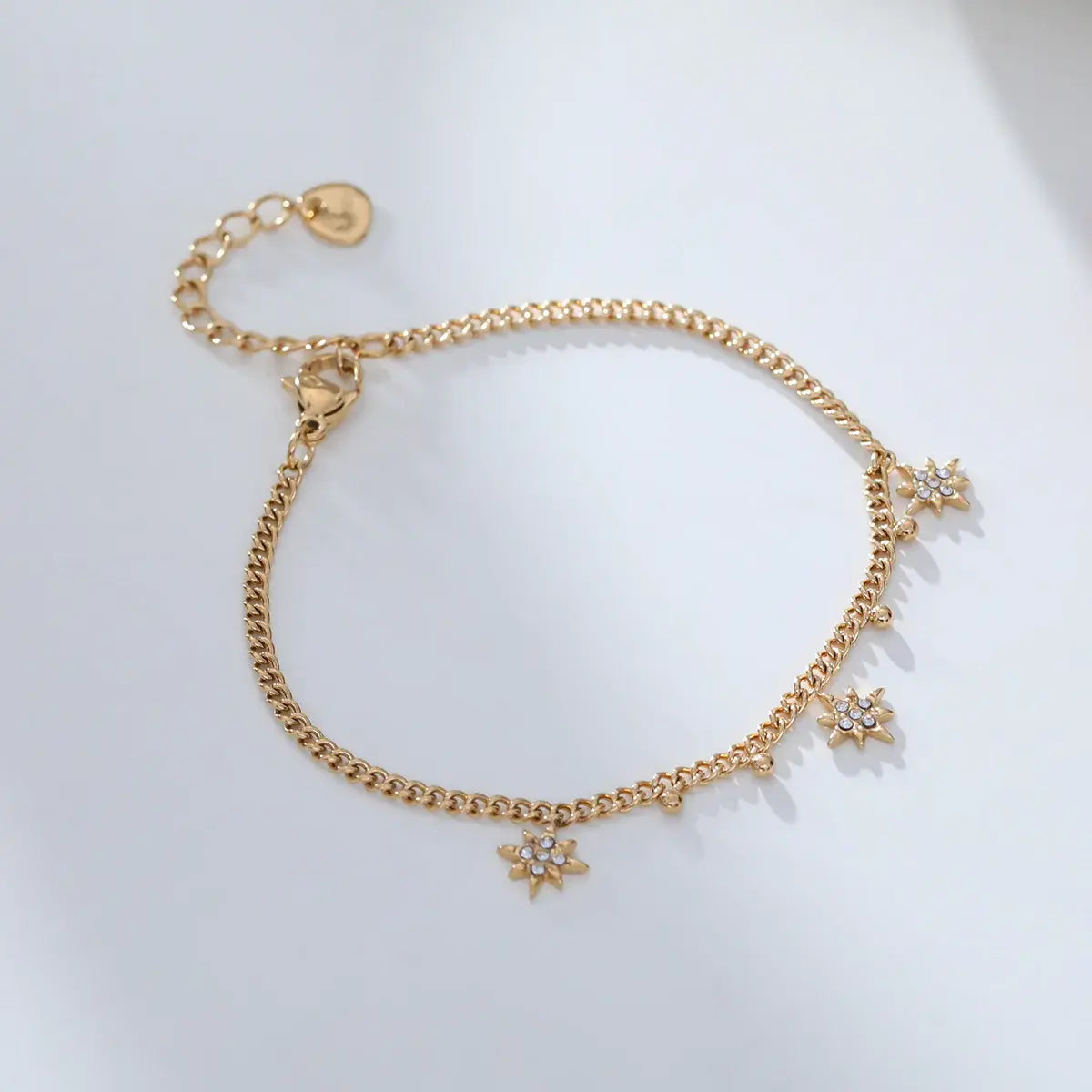 Bracelet chaîne dorée avec pendentifs étoiles avec strass Lina shop