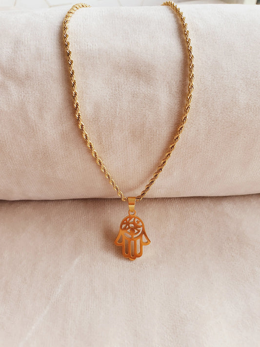 Collier chaine dorée avec pendentif main de fatma Lina shop