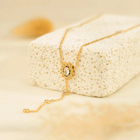 Collier chaine dorée avec strass en fleur en y Lina shop