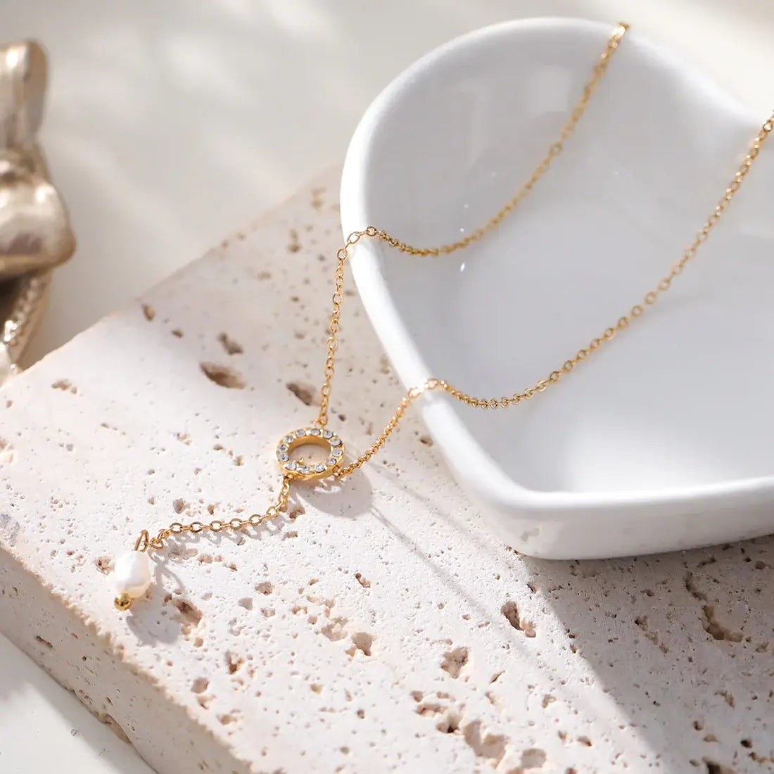 Collier doré cercle à strass avec chaîne et perle Lina shop
