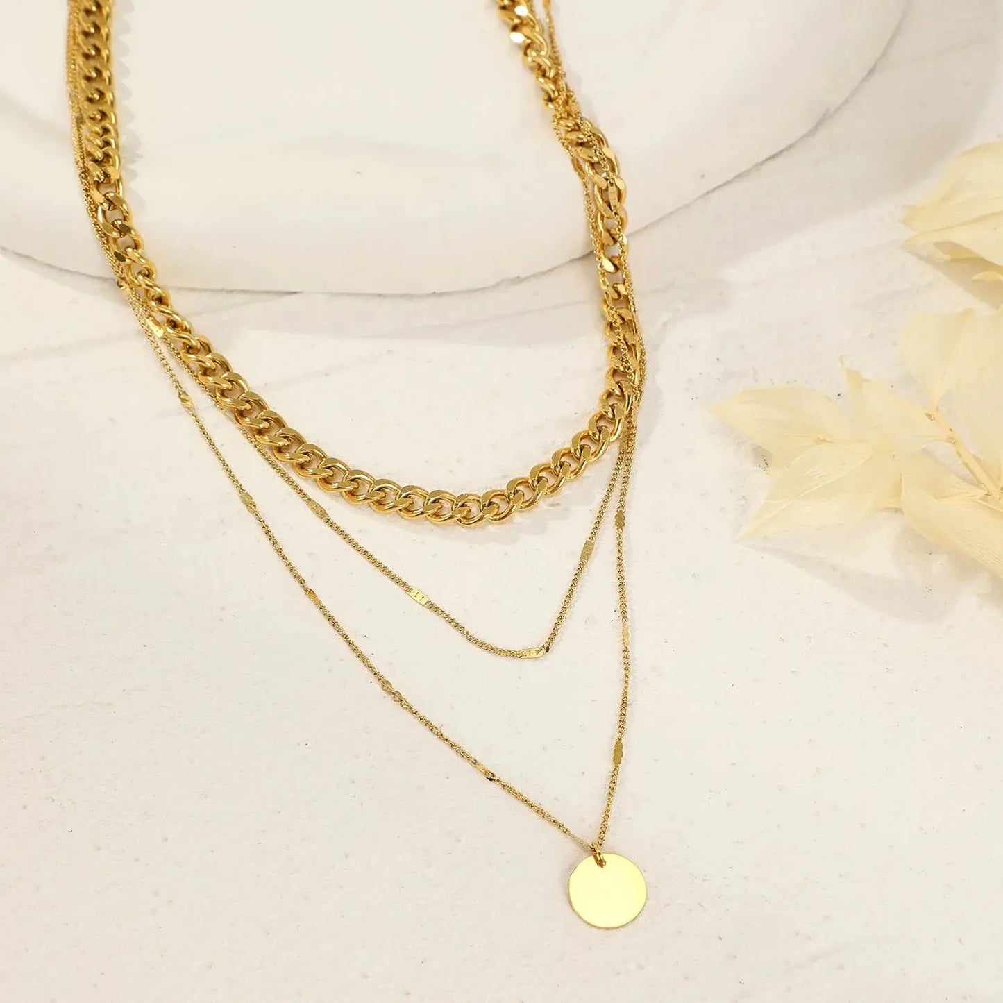 Collier simple triple rang doré Lina shop