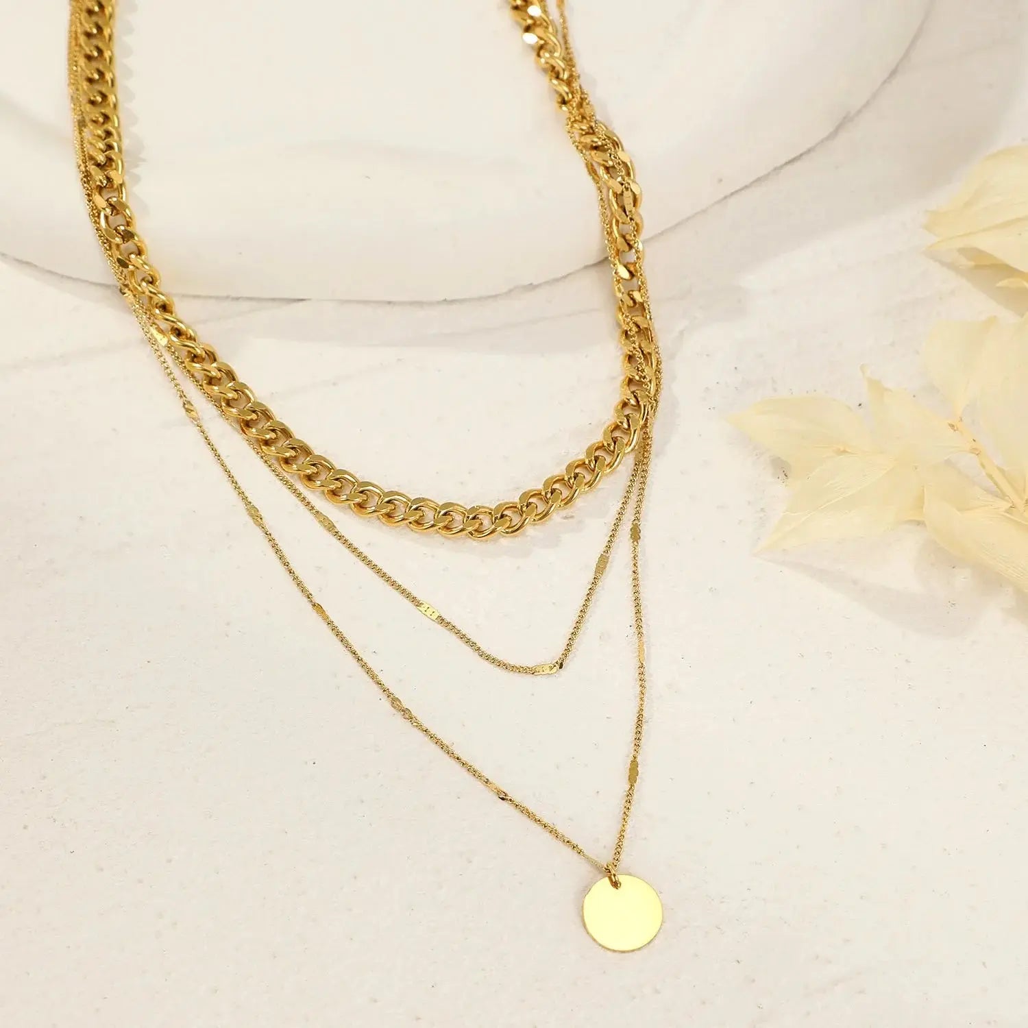 Collier simple triple rang doré Lina shop