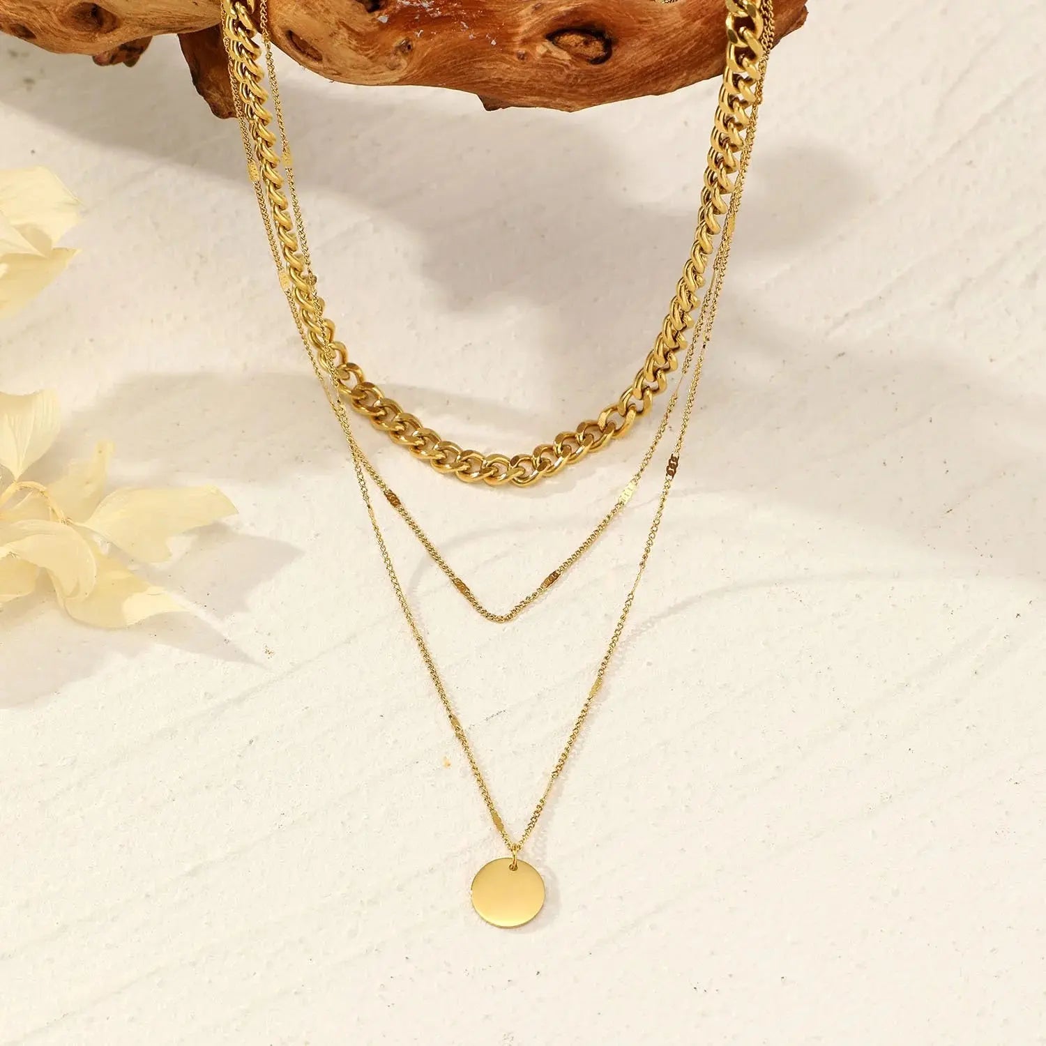 Collier simple triple rang doré Lina shop